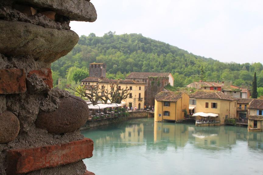 Corte La Guarnigione Valeggio sul Mincio Buitenkant foto