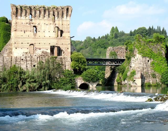 Corte La Guarnigione Valeggio sul Mincio Buitenkant foto