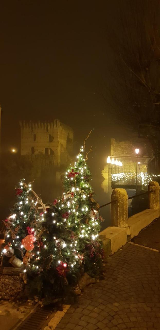 Corte La Guarnigione Valeggio sul Mincio Buitenkant foto