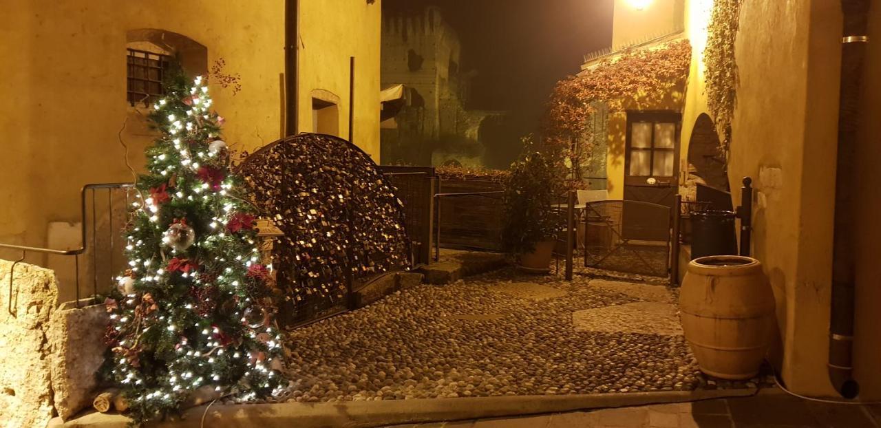 Corte La Guarnigione Valeggio sul Mincio Buitenkant foto