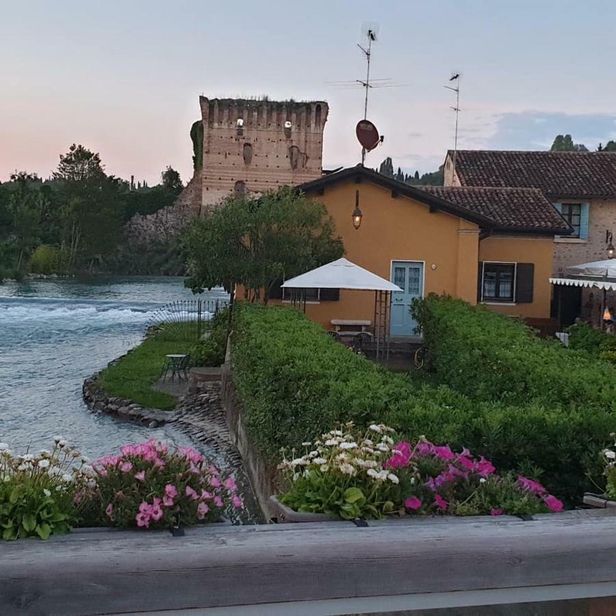 Corte La Guarnigione Valeggio sul Mincio Buitenkant foto